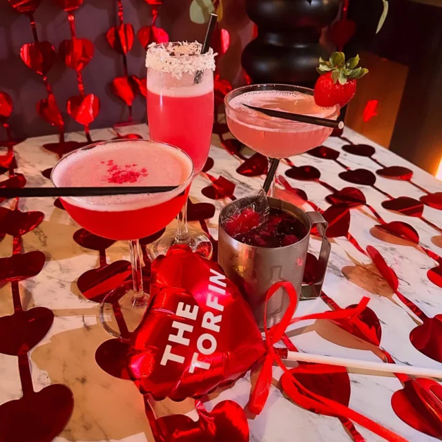 💘💘💘

Happy Valentines Day… the perfect way to celebrate with one of our ❤️ cocktails!

@absolutvodka Cupids Cloud
@bacardi_uk Raspberry Rum Mule
@edinburghgin Rhubarb Gin Cosmo
@malibu_rum Cupid’s Colada